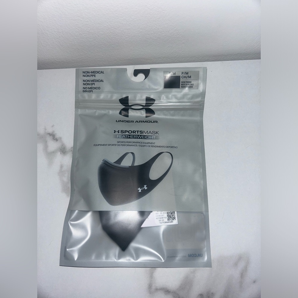 NWT Under Armour Mask